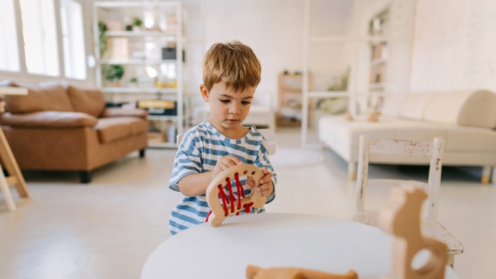 Comment appliquer la pédagogie Montessori à la maison : guide pratique