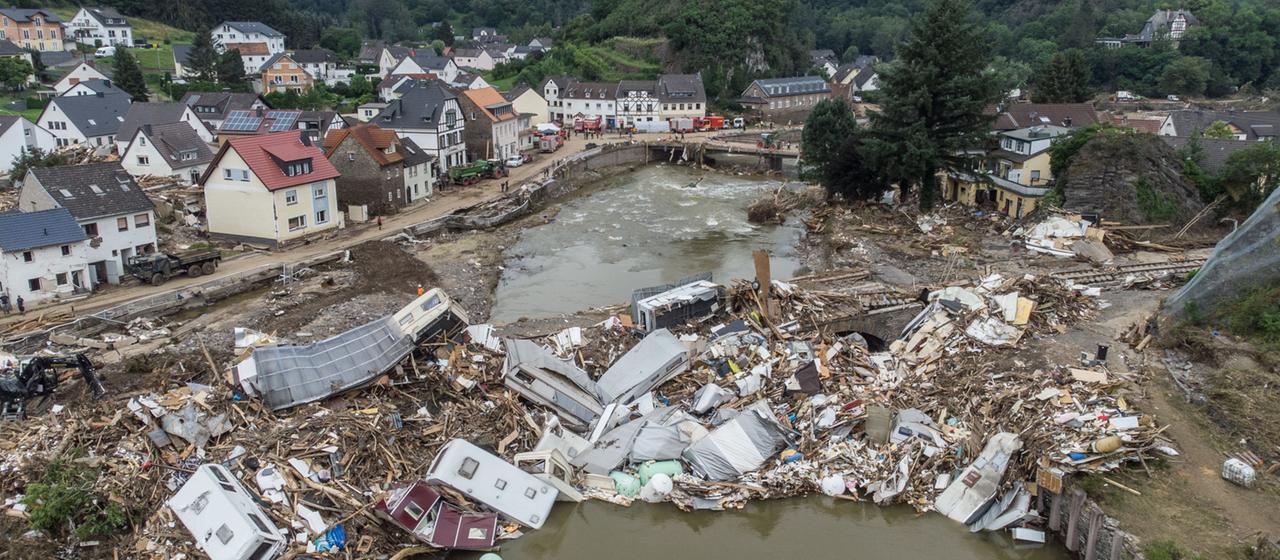 Zerstörung nach der Flut im Ahrtal in Rheinland-Pfalz