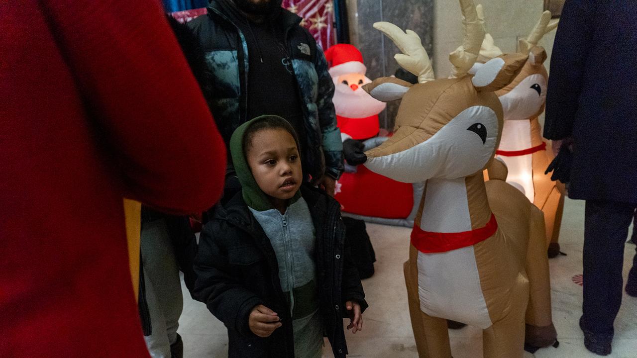 Hausse des prix aux États-Unis : les tarifs douaniers de Trump font grimper le coût de Noël
