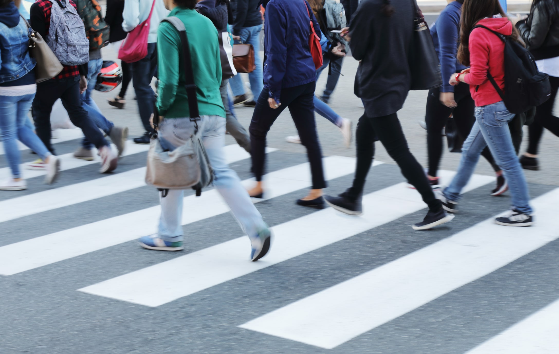 Dis-moi comment tu marches et je te dirai qui tu es : ce que ta démarche révèle sur tes émotions