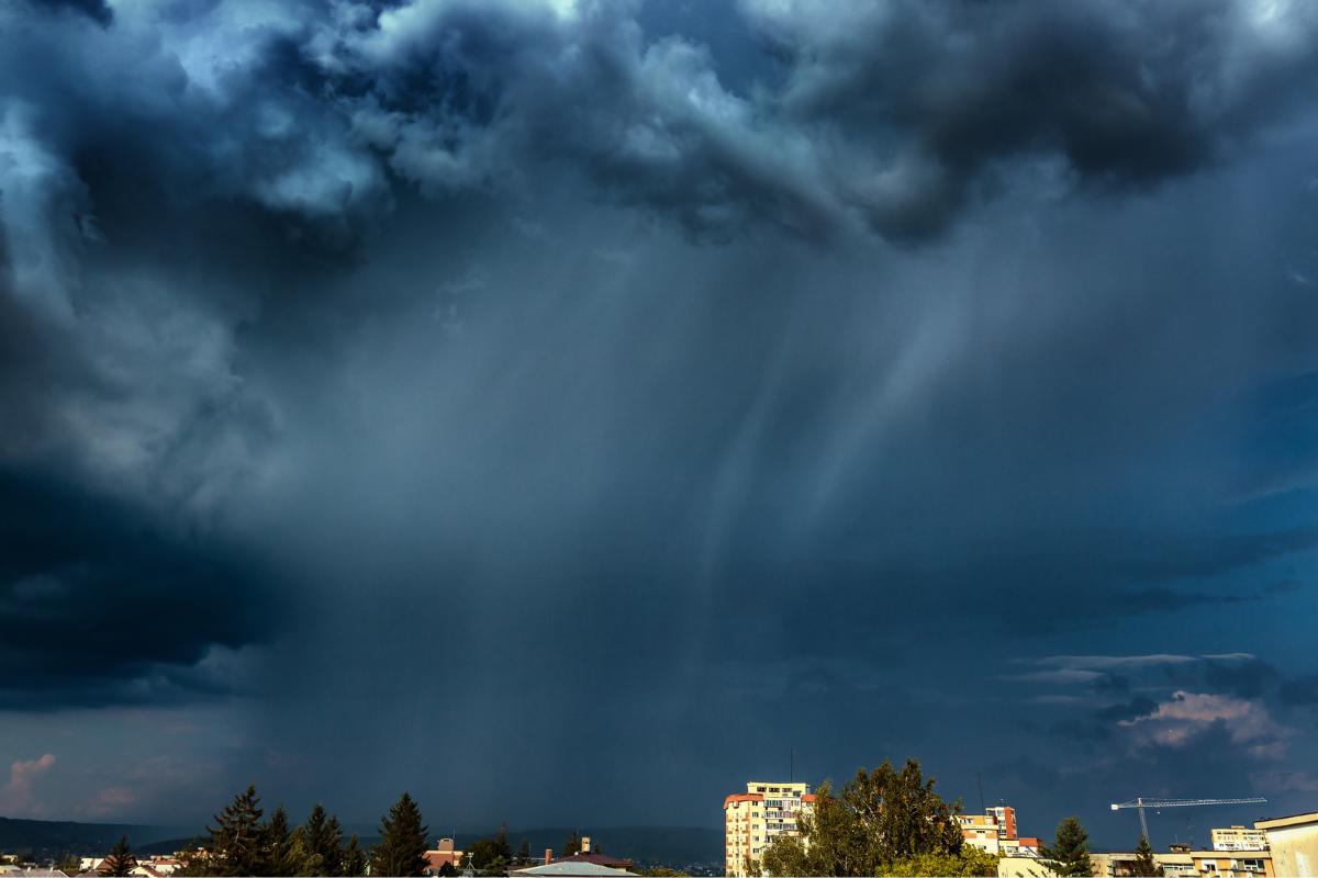 Pluie torrentielle : causes, conséquences et que faire