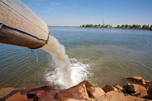 Problemas ambientales de El Salvador - Contaminación por plomo y derrames petroquímicos